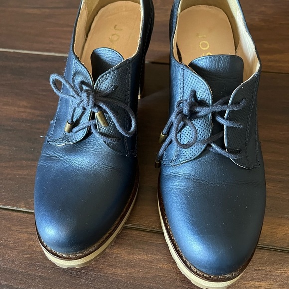 Elegant Navy Leather women Shoes - Picture 1 of 4